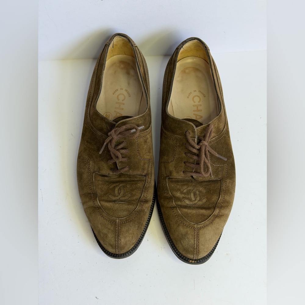 Chanel Brown Suede Lace-up Loafers Featuring a Stitched CC Logo Size 35.5 - Picture 4 of 10